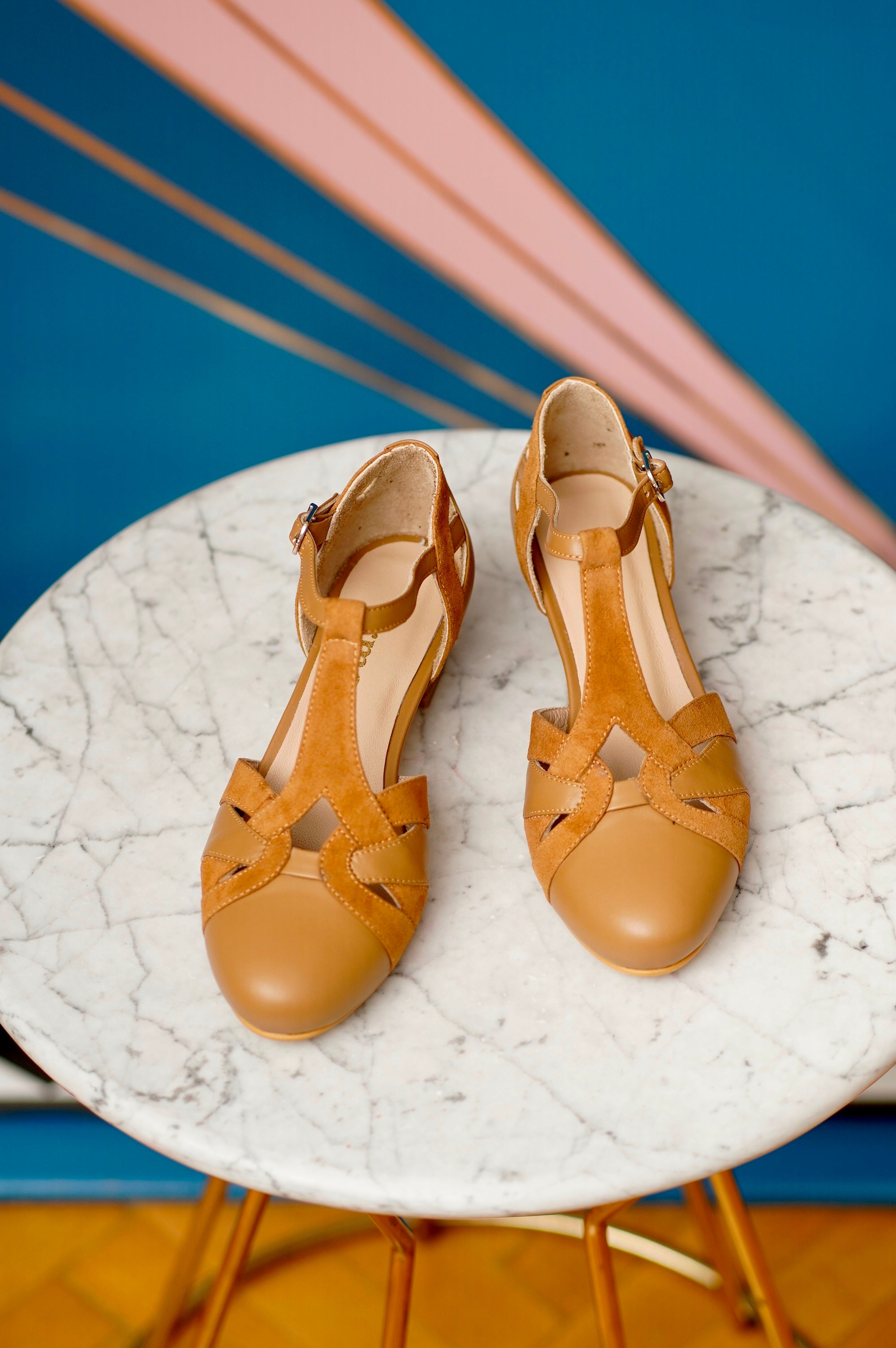 Camel & Cognac Leather T-Strap Mary Jane Shoes for Women – Vintage Retro Low Heel Closed Toe Pumps - Berlin2