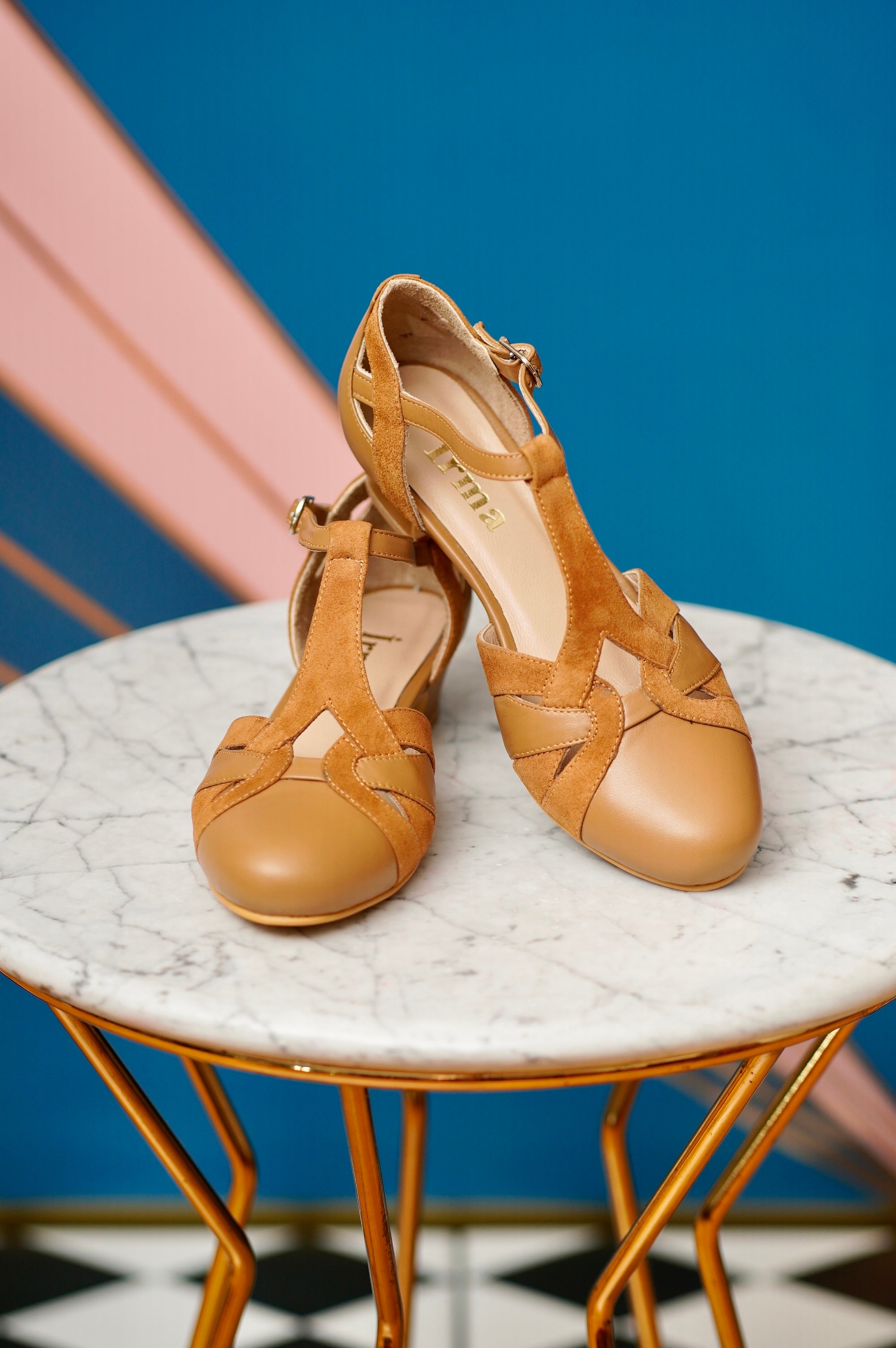 Camel & Cognac Leather T-Strap Mary Jane Shoes for Women – Vintage Retro Low Heel Closed Toe Pumps - Berlin2