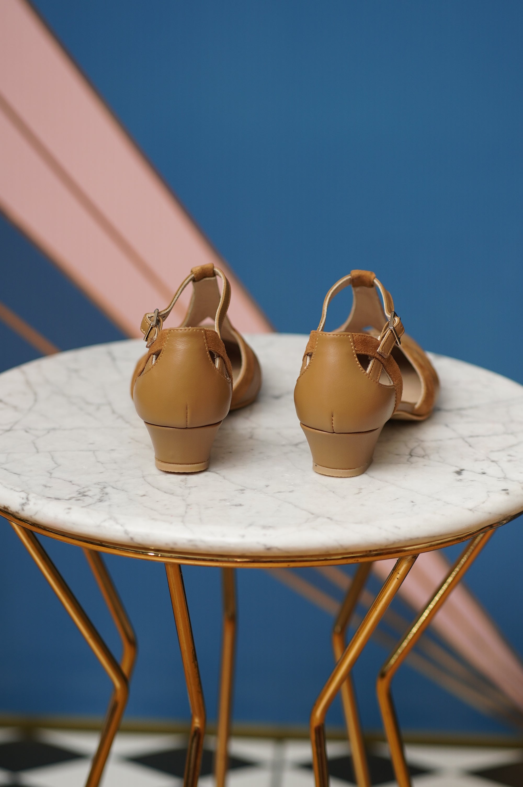 Camel & Cognac Leather T-Strap Mary Jane Shoes for Women – Vintage Retro Low Heel Closed Toe Pumps - Berlin2