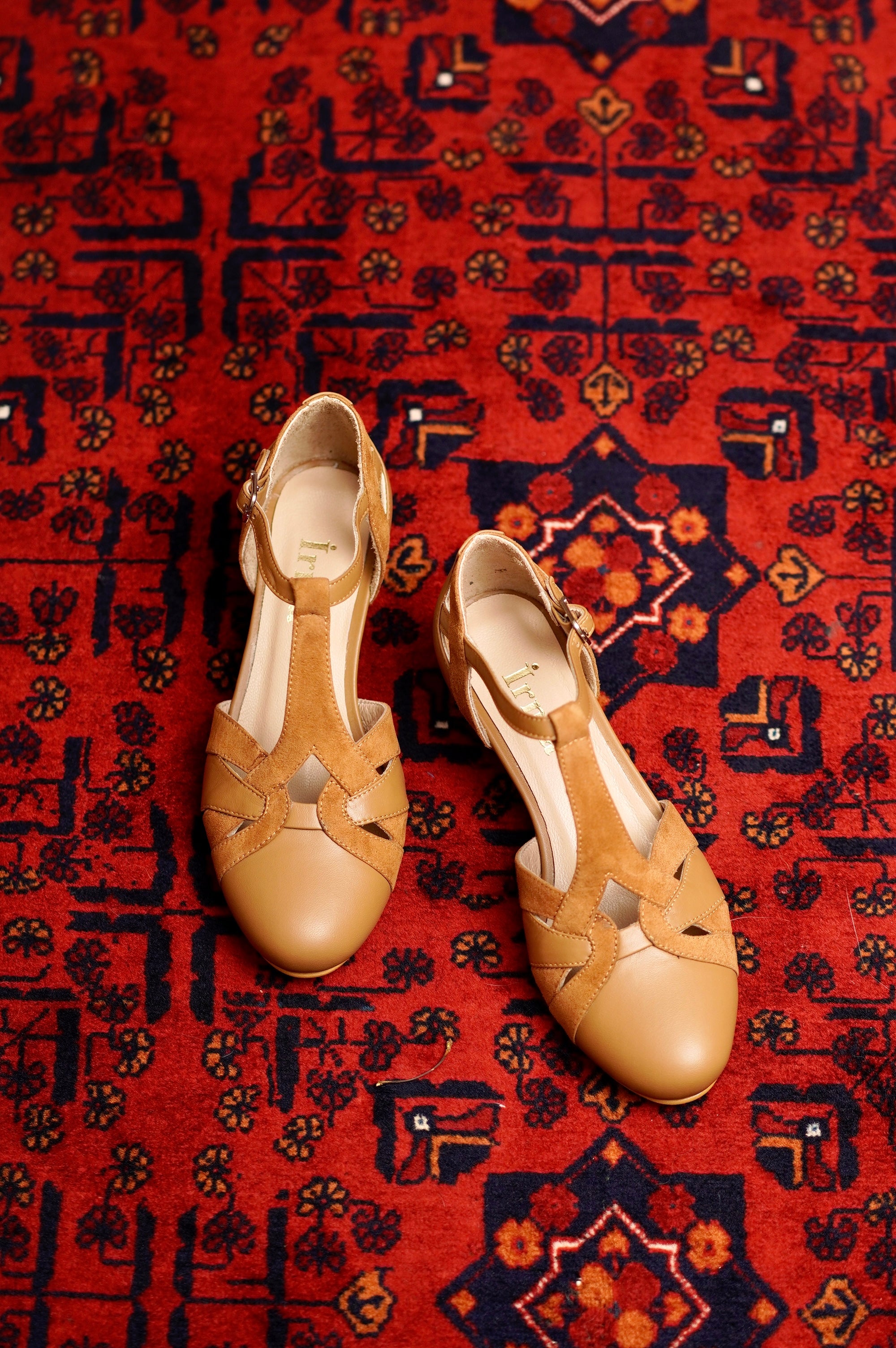 Camel & Cognac Leather T-Strap Mary Jane Shoes for Women – Vintage Retro Low Heel Closed Toe Pumps - Berlin2