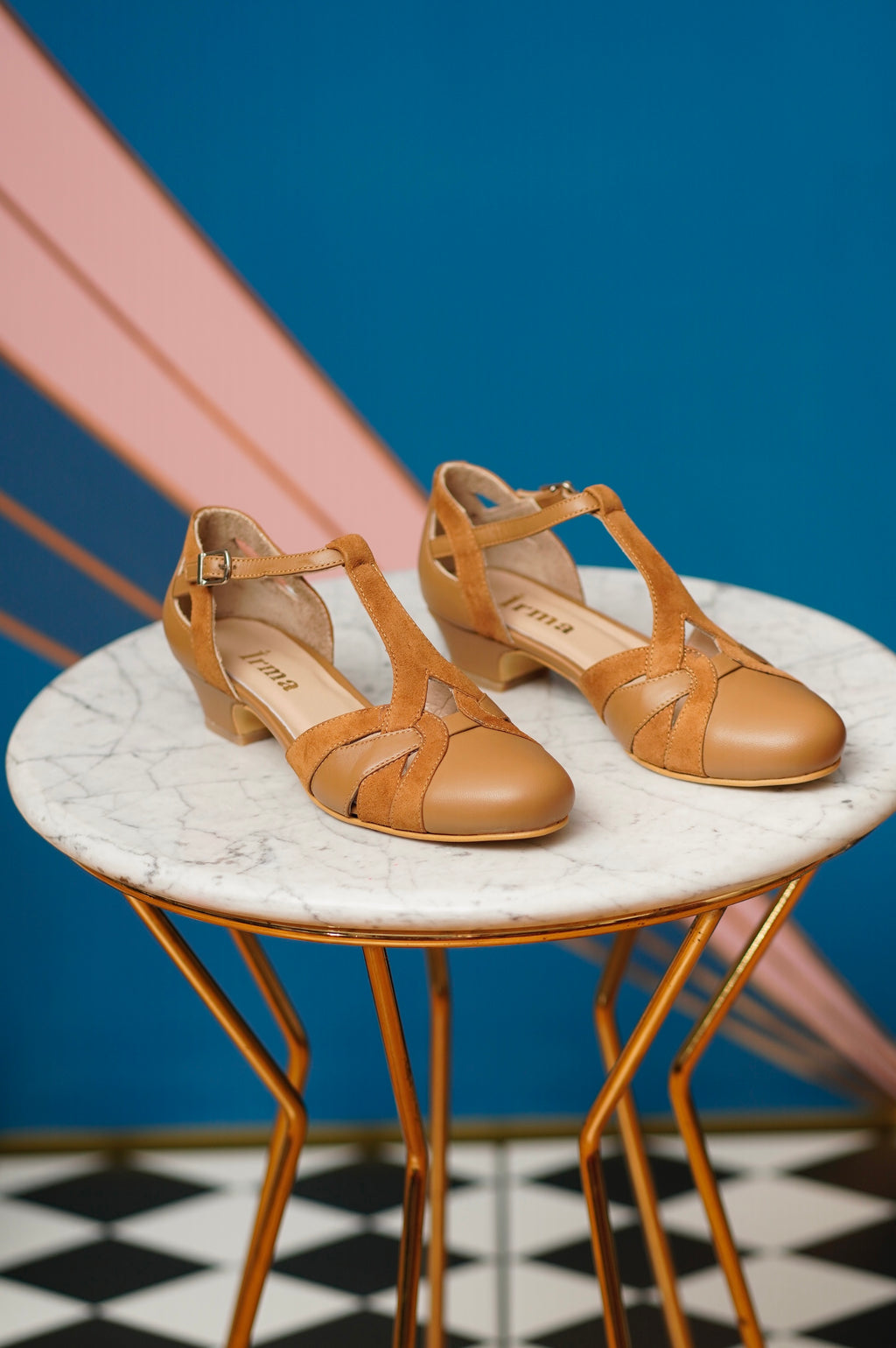 Camel & Cognac Leather T-Strap Mary Jane Shoes for Women – Vintage Retro Low Heel Closed Toe Pumps - Berlin2